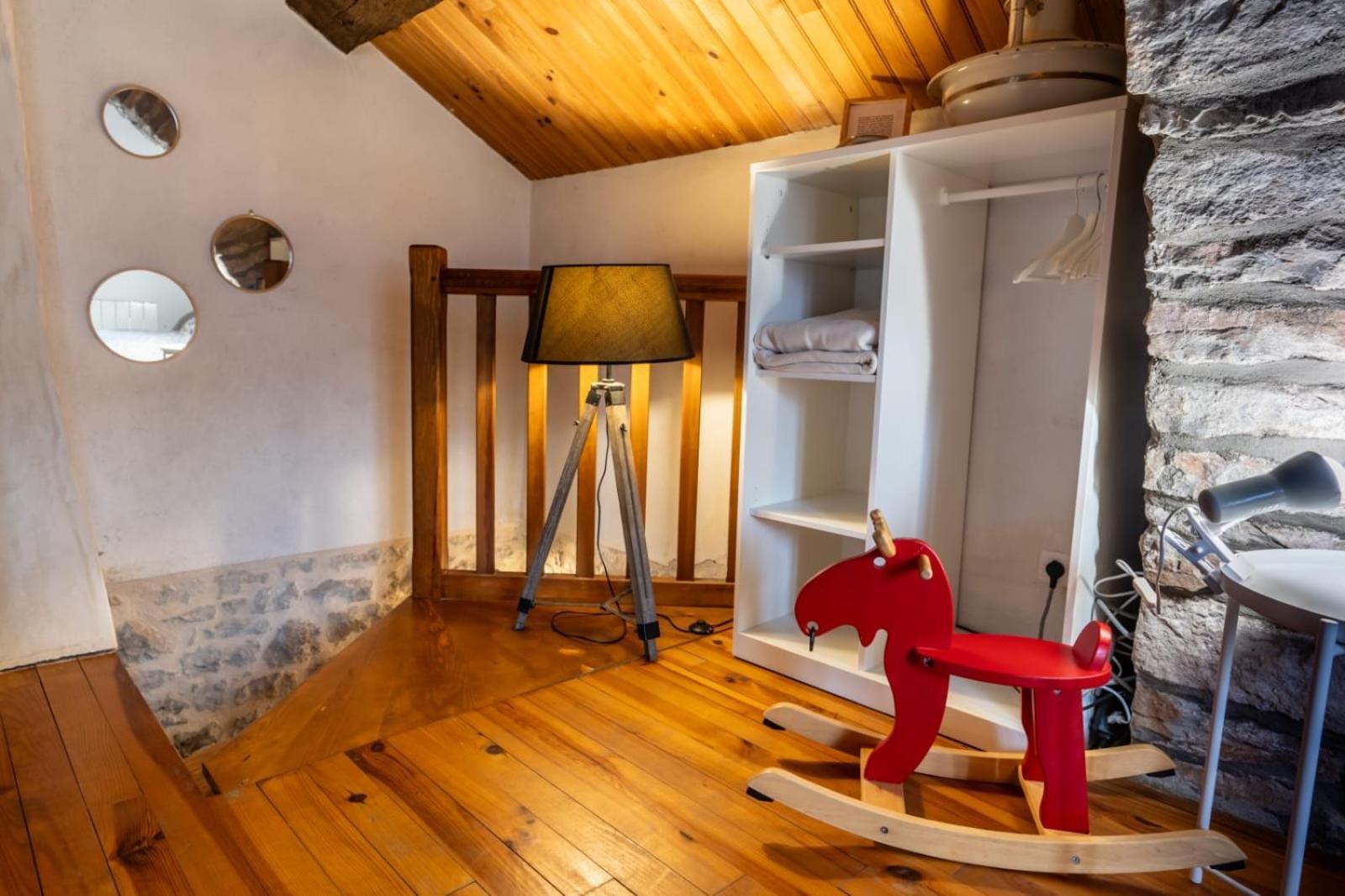 Maison De Village Au Coeur Des Remparts Сент-Элали-дю-Сернон Экстерьер фото