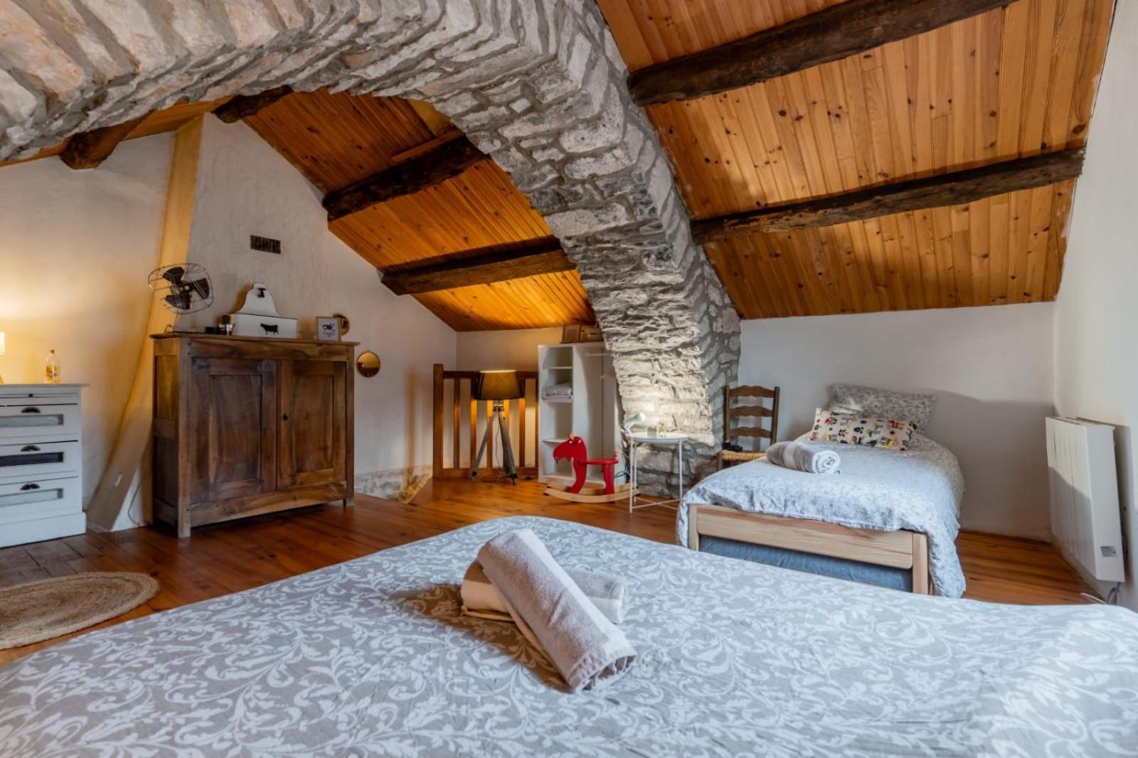 Maison De Village Au Coeur Des Remparts Сент-Элали-дю-Сернон Экстерьер фото